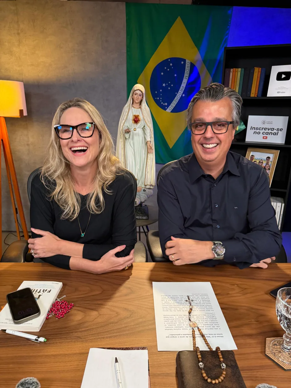 Kenya Camerotte Soares e Berthaldo Soares no estúdio da Tarde com Maria